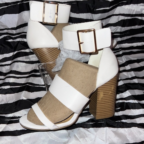 Summer Spring White Charlotte Russe heels - Picture 2 of 9